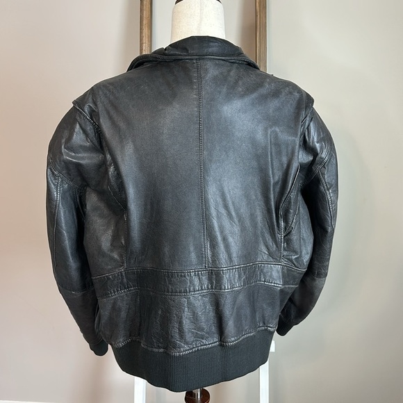 Vintage Woman’s 1990s Leather Jacket Venezia Sportswear with Shoulder Pads GUC - Picture 8 of 17